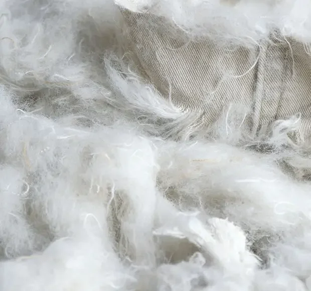Waste textiles are crushed into cotton floss acgreen